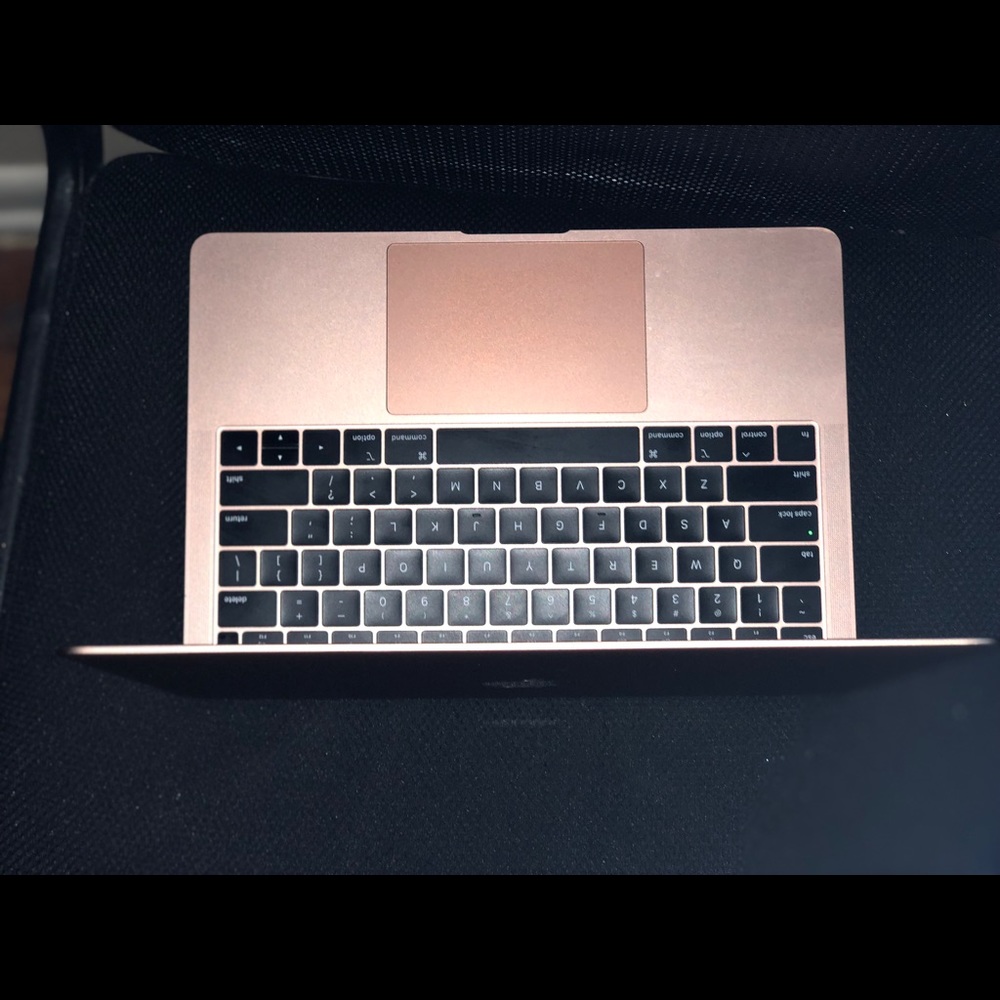 MacBook Air - Picture 3 of 4